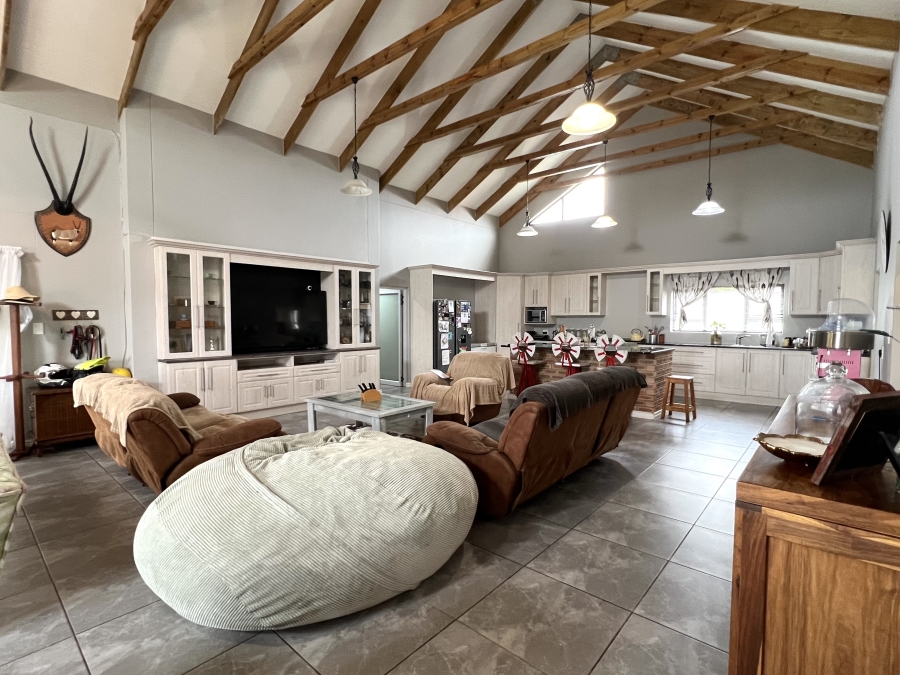 5 Bedroom Property for Sale in Noorsekloof Eastern Cape